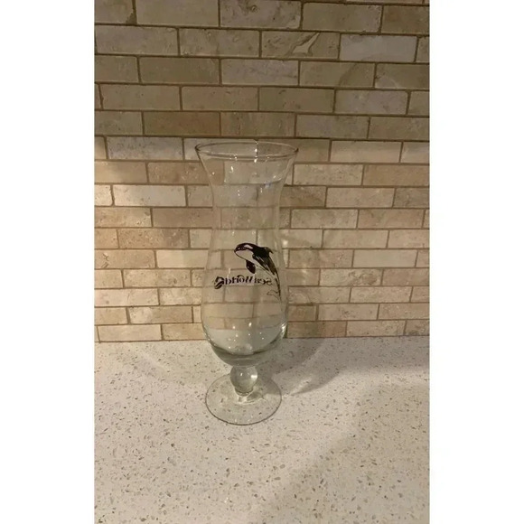 SeaWorld Shamu Glass - Picture 2 of 3